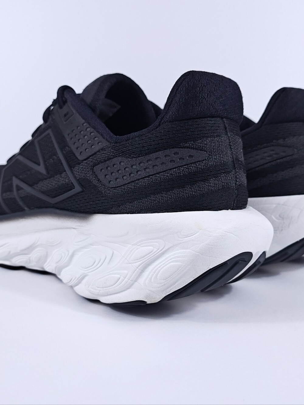 New Balance 1080 v13 Mens 12.5 Wide 2E Max Cushion Road Running Shoes Black - Picture 5 of 16